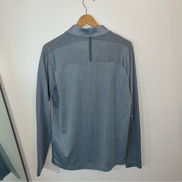 Nike Golf Pull-over - Picture 5 of 6